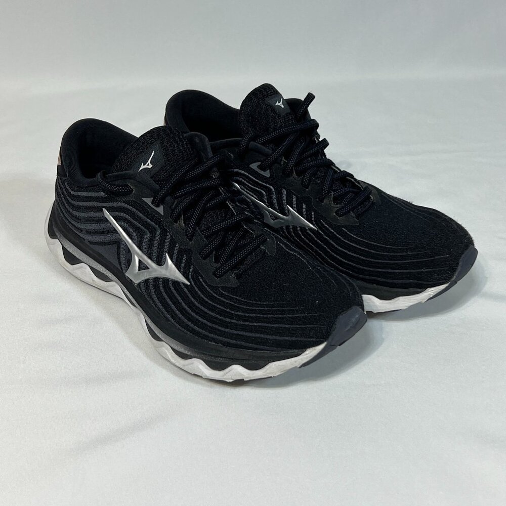 Mizuno Women's Wave Horizon 6 Running Shoe size US 10.5